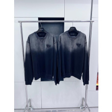 프라다 그라디언트 맨투맨