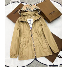 버버리 여성 크롭 스노우 자켓 (국내배송)