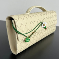 보테가베네타 안디아모 클러치 836810