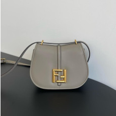 펜디 커몬 F더블로고 플랩 가죽 크로스백