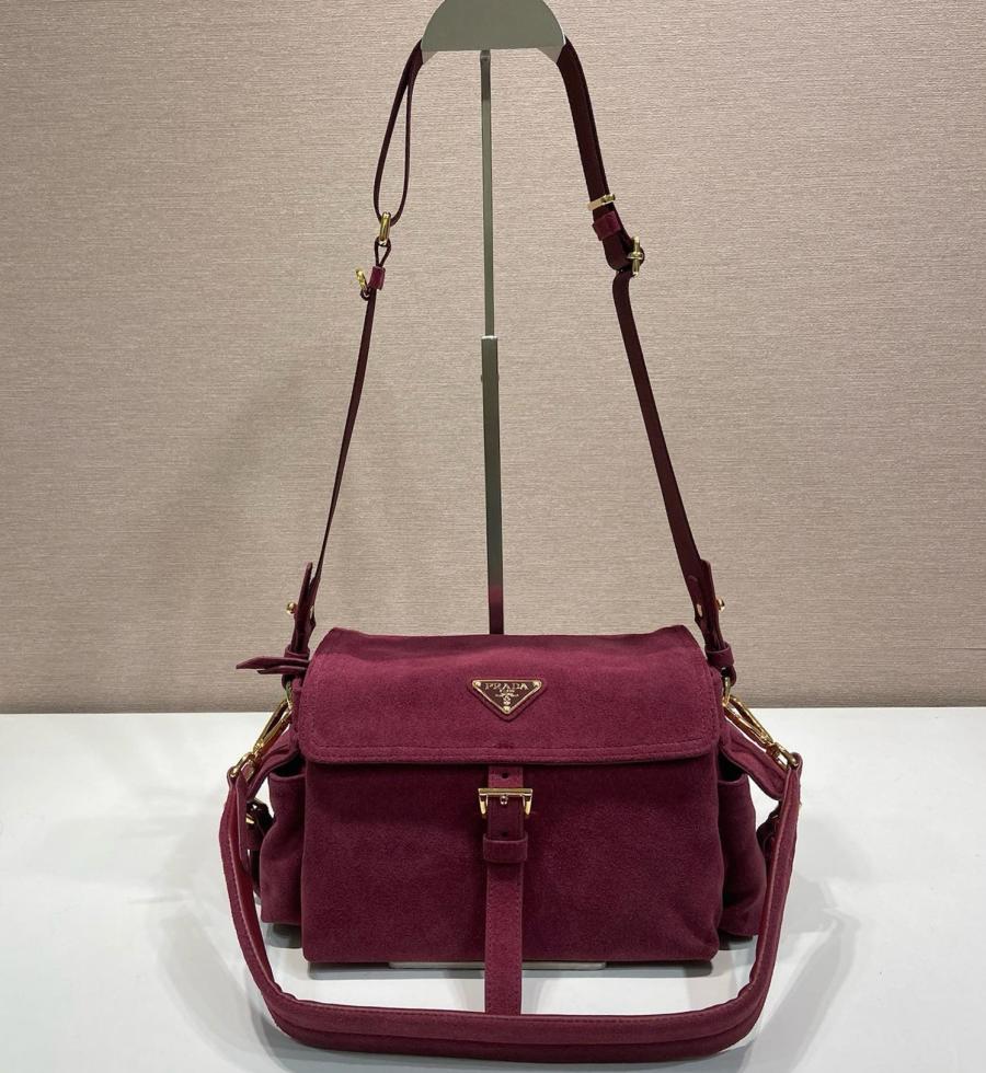 프라다 1BD394 익스플로어 미디엄 스웨이드 숄더백
