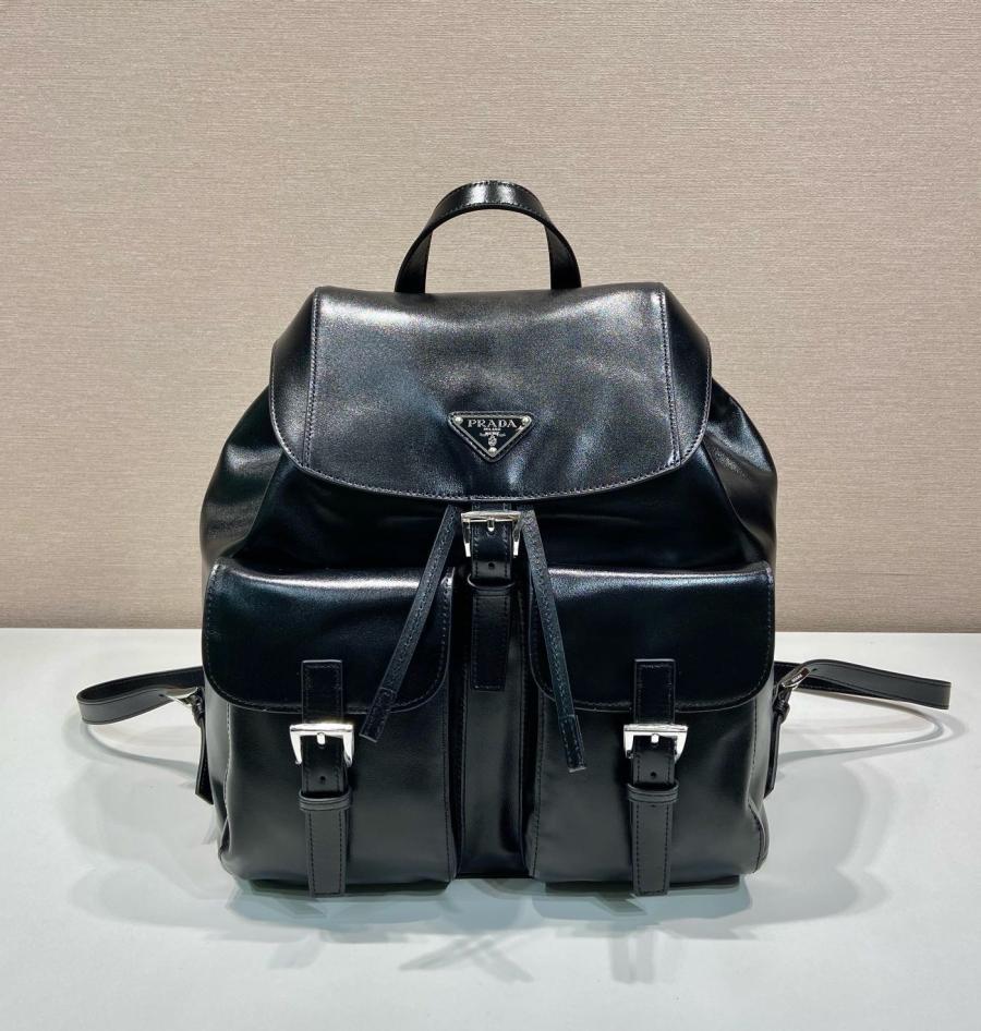 프라다 1BZ811 유광 가죽 투포켓 플랩 백팩