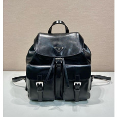 프라다 1BZ811 유광 가죽 투포켓 플랩 백팩
