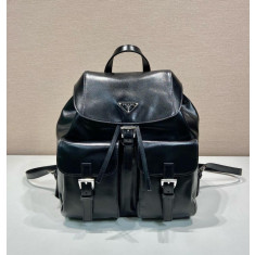 프라다 1BZ811 유광 가죽 투포켓 플랩 백팩