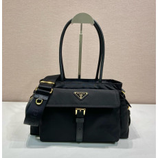 프라다 1BG596 익스플로어 미디엄 리나일론 숄더백