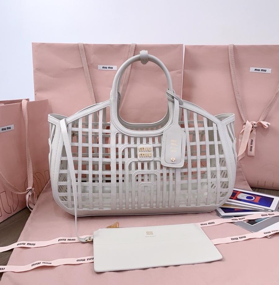 미우미우 5BA293 가죽 바스켓