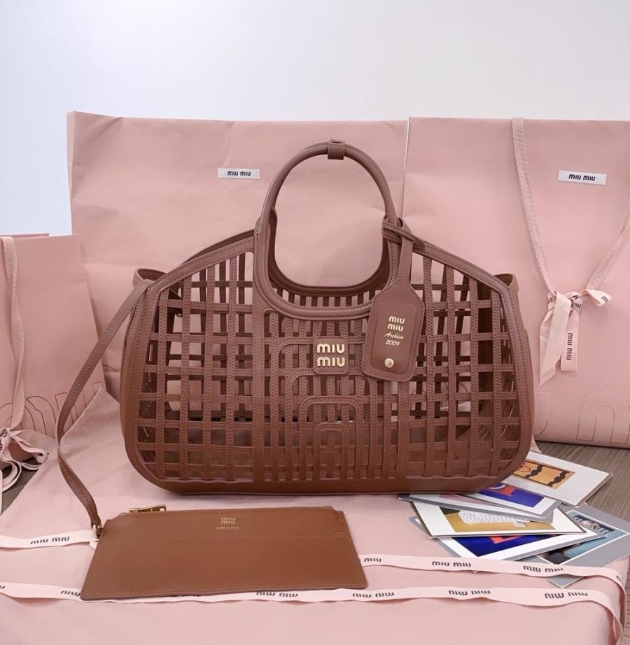 미우미우 5BA293 가죽 바스켓