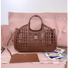 미우미우 5BA293 가죽 바스켓