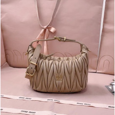 미우미우 25FW 5NE026 마테라쎄 나파 가죽 미니 파우치 숄더백