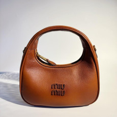 미우미우 5BC125 나파가죽 완더 숄더백