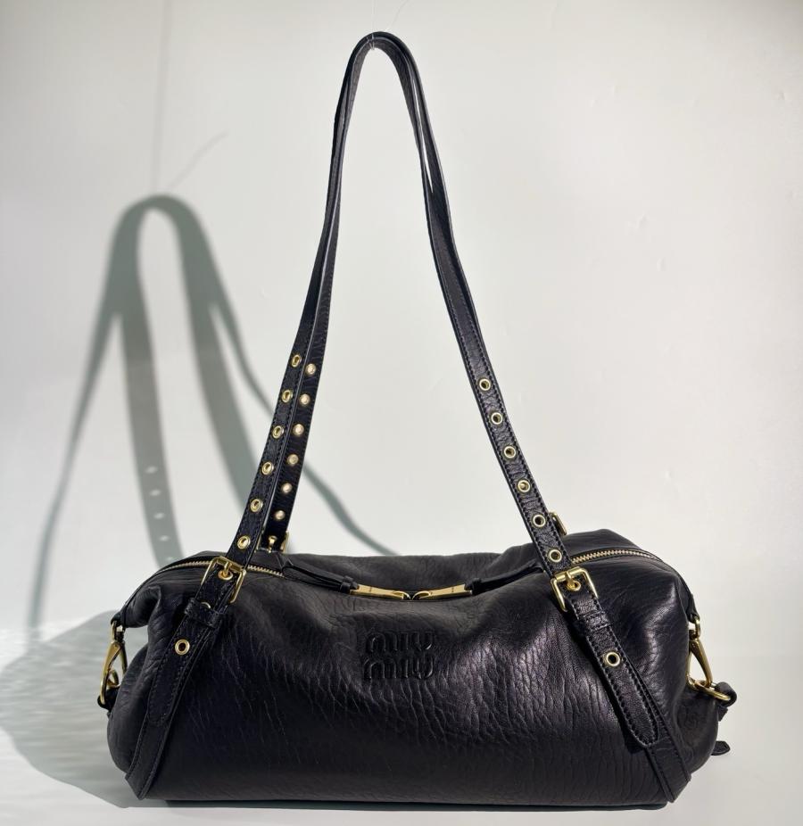 미우미우 라지 숄더백