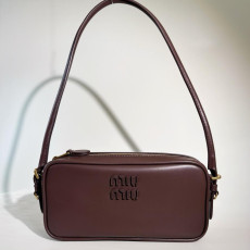 미우미우 5NE024 나파가죽 파우치 숄더백