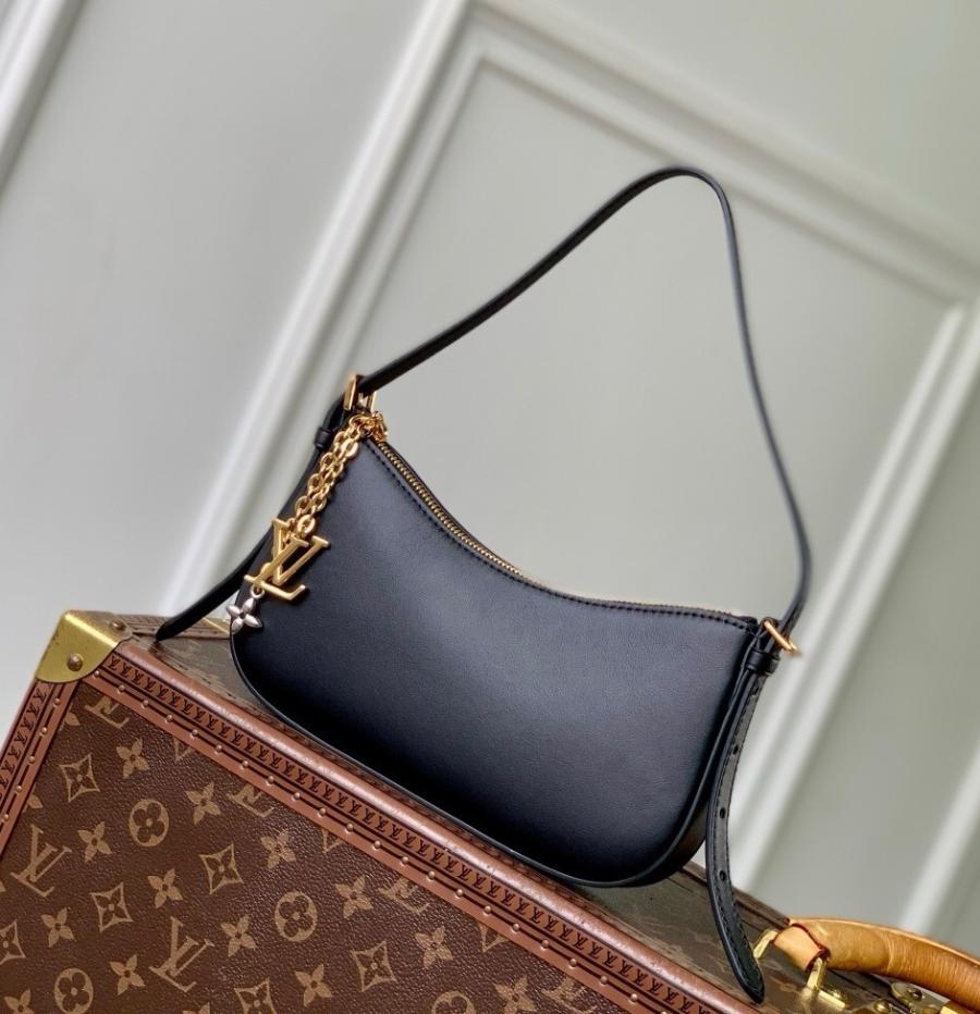 루이비통 포쉐트 LV 블룸 미니 숄더백