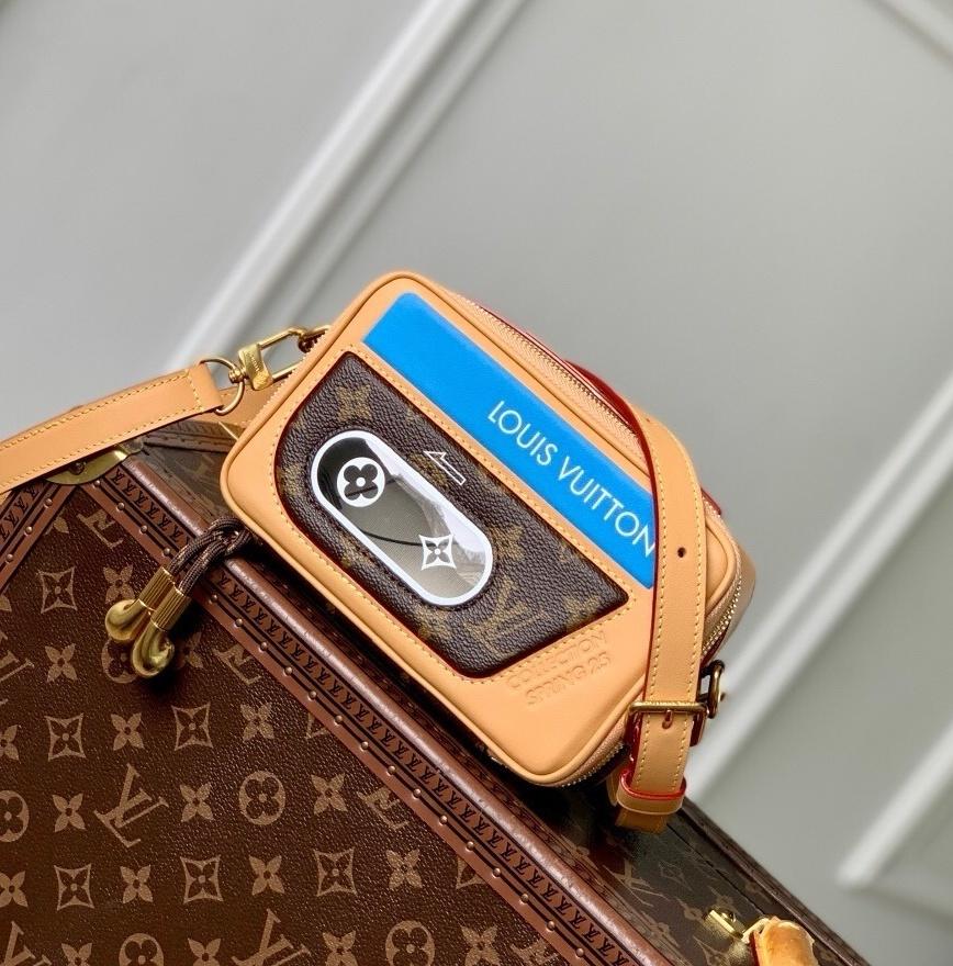 루이비통 카세트 발라되르 웨어러블 크로스백