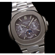 파텍필립 노틸러스 스틸 퍼페츄얼 캘린더 40mm