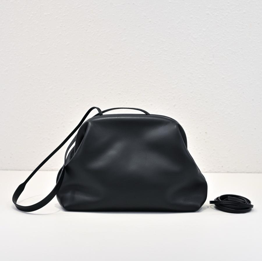 더로우 25SS 미라 가죽 클러치