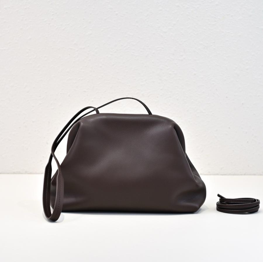 더로우 25SS 미라 가죽 클러치