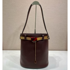 프라다 주얼리 벨트 버클 버킷백