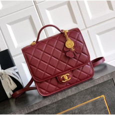 샤넬 25FW AS5715 탑핸들 플랩 CC로고 클로버 백참 사각 백팩