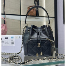 샤넬 25FW AP4775 체인 달린 미니 버킷백