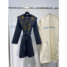 루이비통 시그니쳐 숏 후드 랩 코트