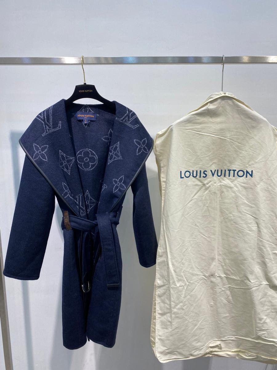 루이비통 시그니쳐 숏 후드 랩 코트