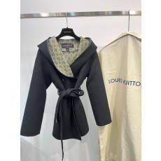 루이비통 시그니쳐 숏 후드 랩 코트