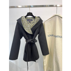 루이비통 시그니쳐 숏 후드 랩 코트