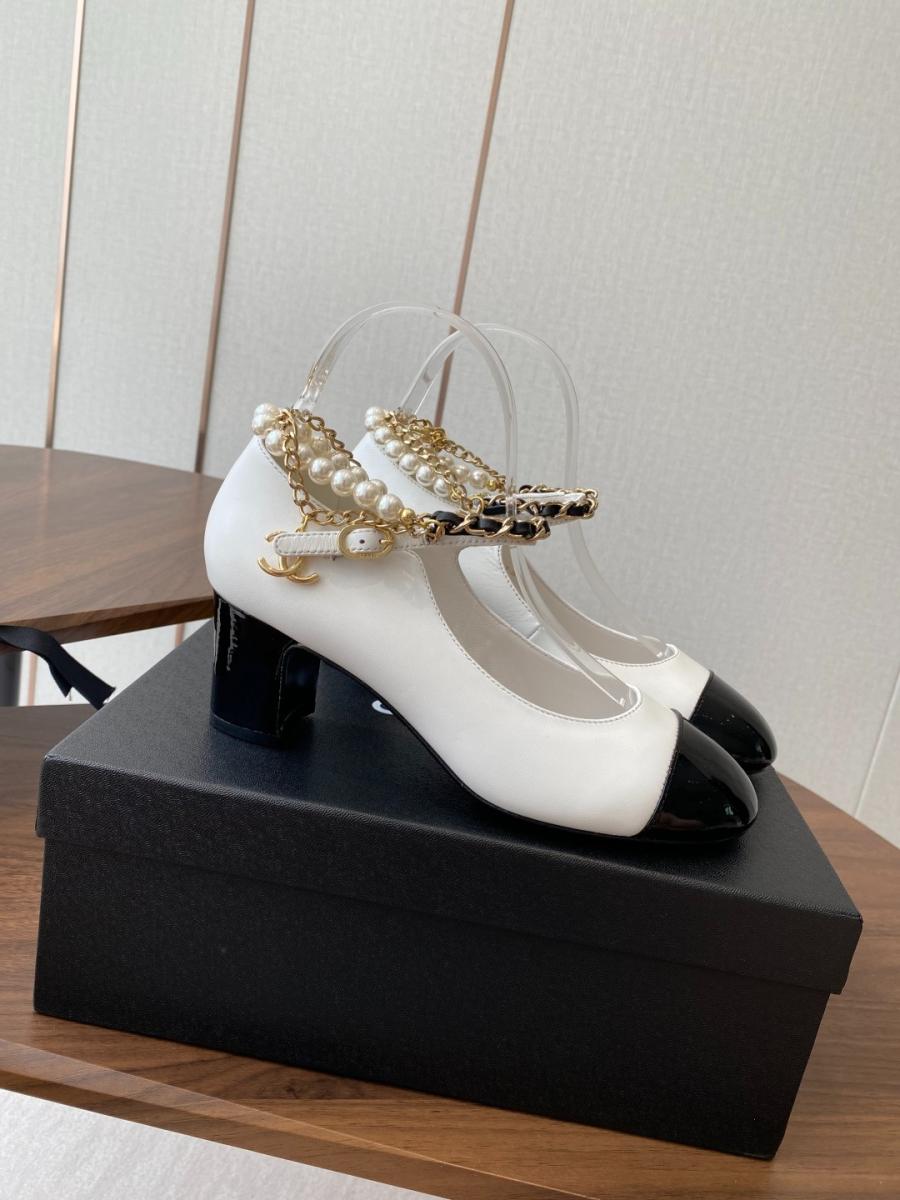 샤넬 25S 체인 참 펌프스