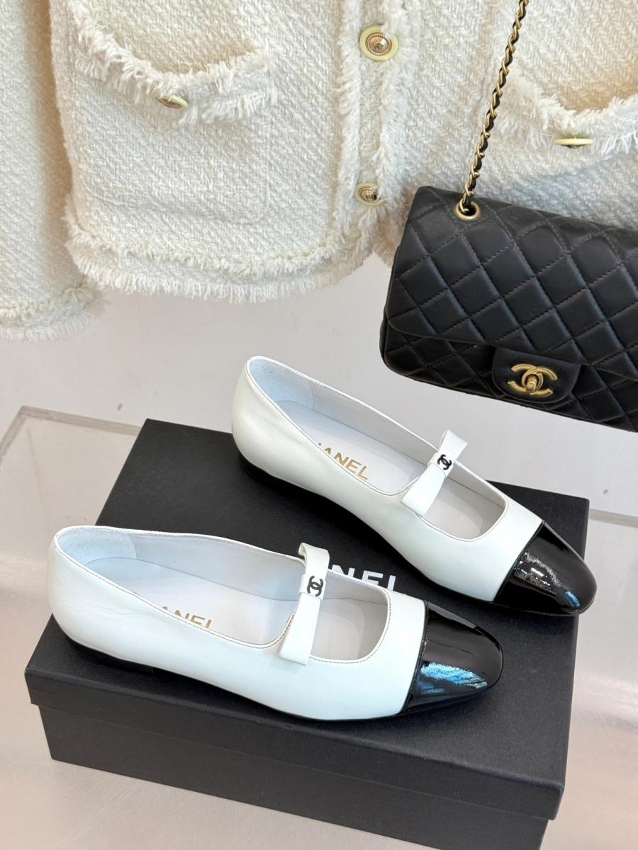 샤넬 25A 리본 투톤 플랫슈즈