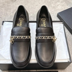 샤넬 25A 참 장식 로퍼