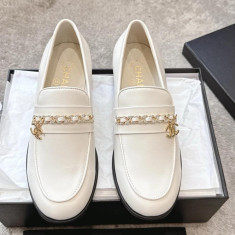 샤넬 25A 참 장식 로퍼