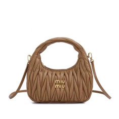 미우미우 마틀라쎄 완더백 (국내배송)