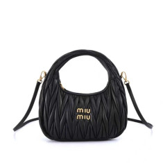 미우미우 마틀라쎄 완더백 (국내배송)