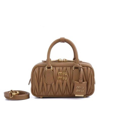 미우미우 아르카디 마테라쎄 미니 토트 숄더백 (국내배송)