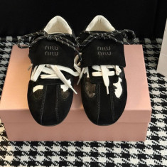 미우미우 스니커즈