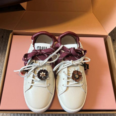 미우미우 2025 신상 스니커즈