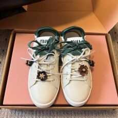 미우미우 2025 신상 스니커즈