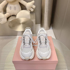 미우미우 2025 스니커즈