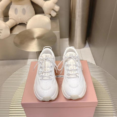 미우미우 2025 스니커즈