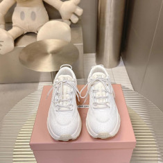 미우미우 2025 스니커즈