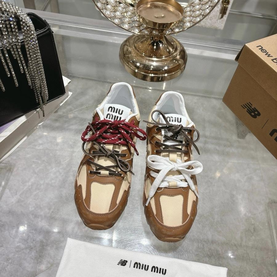 미우미우 X 뉴발란스 530 SL 스니커즈