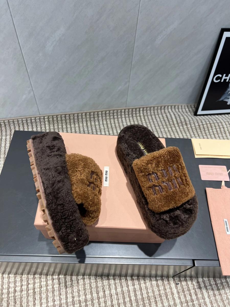 미우미우 시어링 통굽 슬리퍼