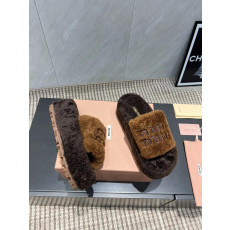 미우미우 시어링 통굽 슬리퍼