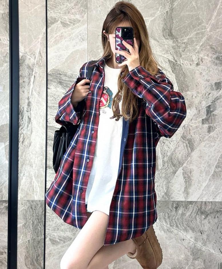 발렌시아가 라인드 롱슬리브 체크셔츠 남녀공용