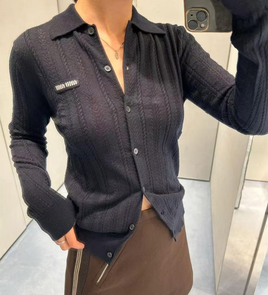 미우미우 슬림핏 케이블 니트 가디건