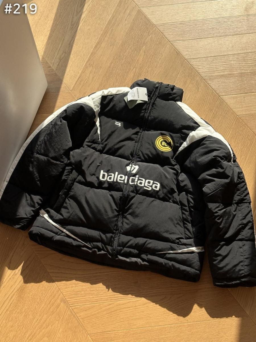 발렌시아가 사커 시리즈 푸퍼 패딩 남녀공용 (국내배송)