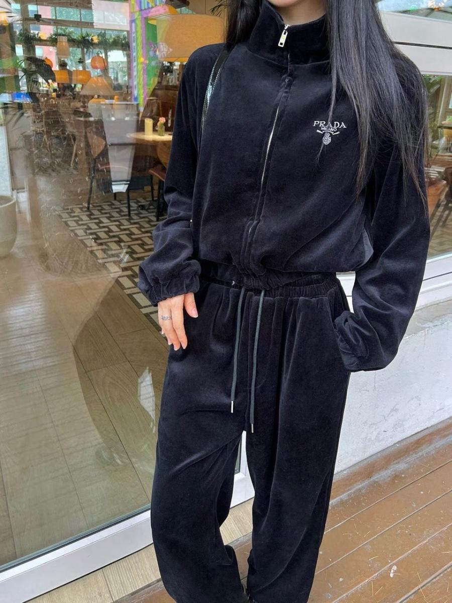 프라다 벨벳 후디 조커팬츠 셋업 (국내배송)