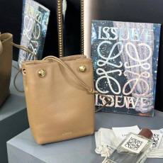 로에베 페블 파우치 스몰