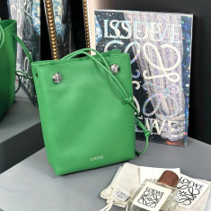 로에베 페블 파우치 스몰